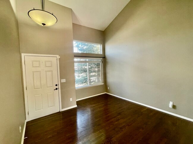 Building Photo - 1422 Hyacinth Way