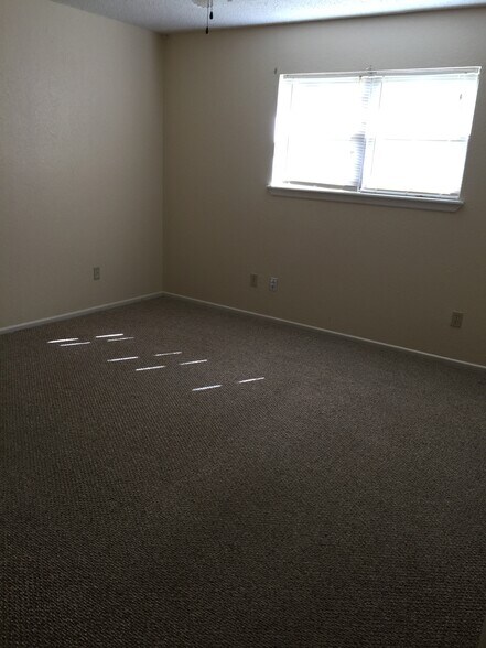 master bedroom - 4123 Villa Dr