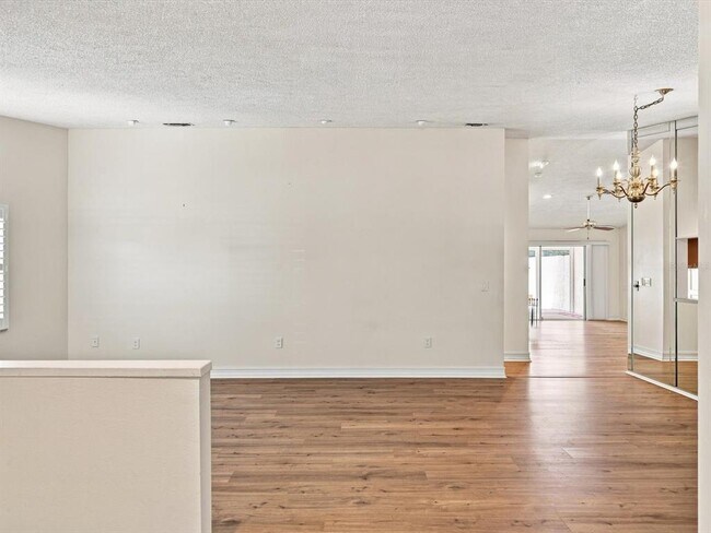 Building Photo - 5381 Kelly Dr