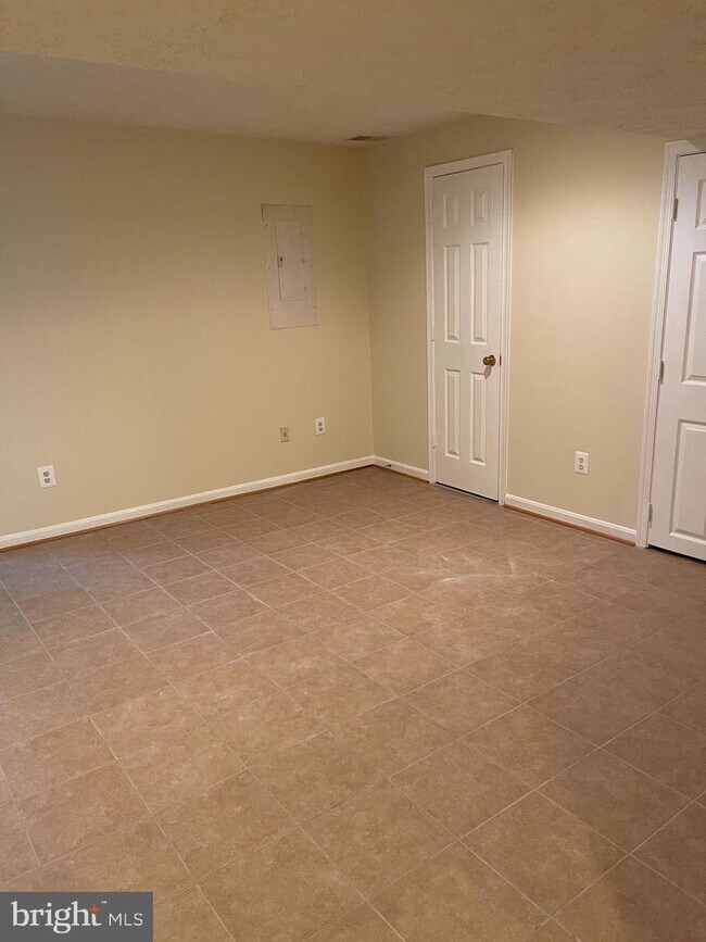 Building Photo - 5693 Sherborne Knolls