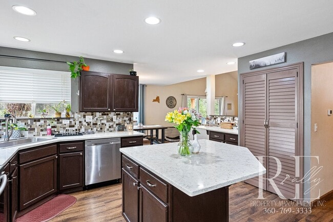 Building Photo - Peaceful Retreat Near JBLM | Spacious 3BR ...