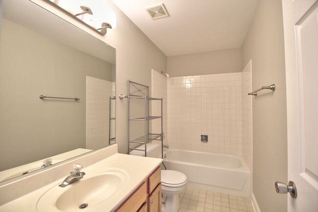 Building Photo - 14056 Danbury Dr