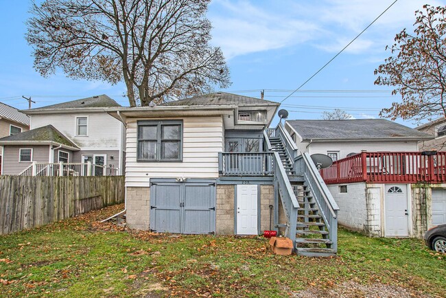 Building Photo - 209 E Mt Hope Ave