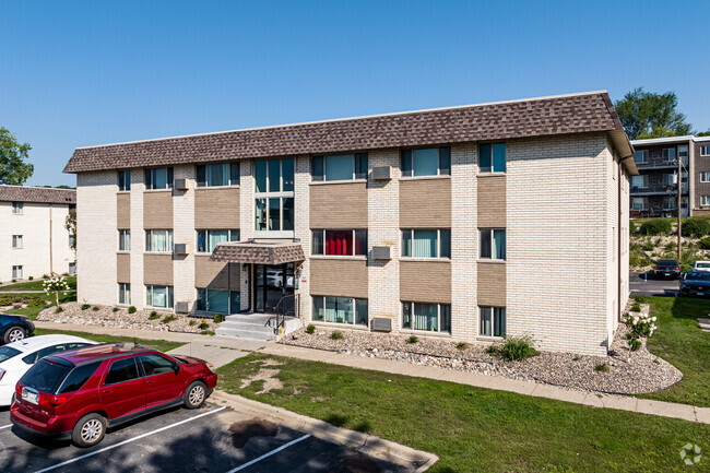 Building Photo - Live at The Oaks of West Saint Paul | Spac...