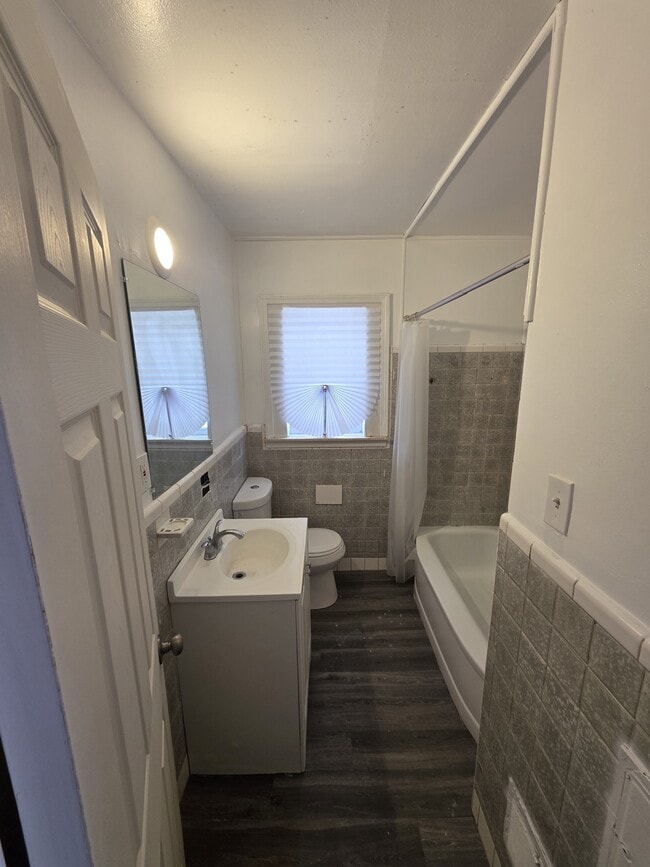 Building Photo - 8461 Plainview Ave