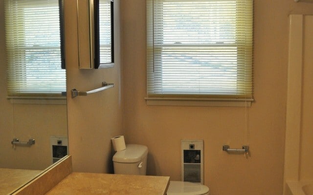 Building Photo - Student-friendly Split Level Home Located off Brown's Chapel Road