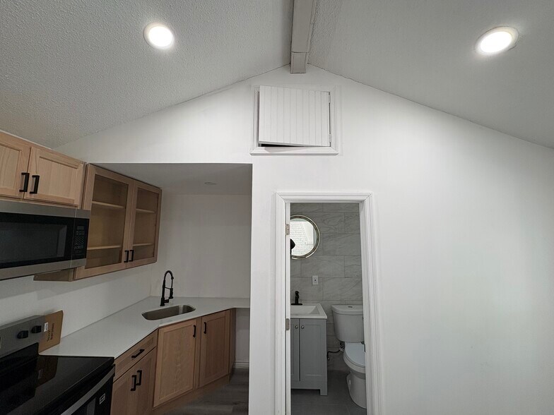 Building Photo - 3 William St