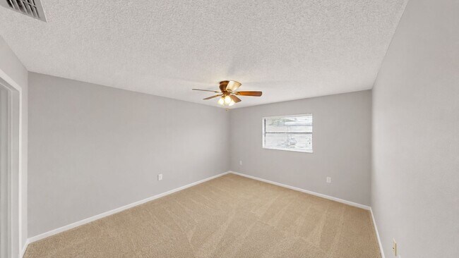 Building Photo - 2 Bedroom Home with Community Pool for Rent in Sebring, FL