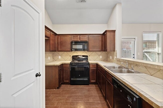 Building Photo - 119 Creekside Villa Dr
