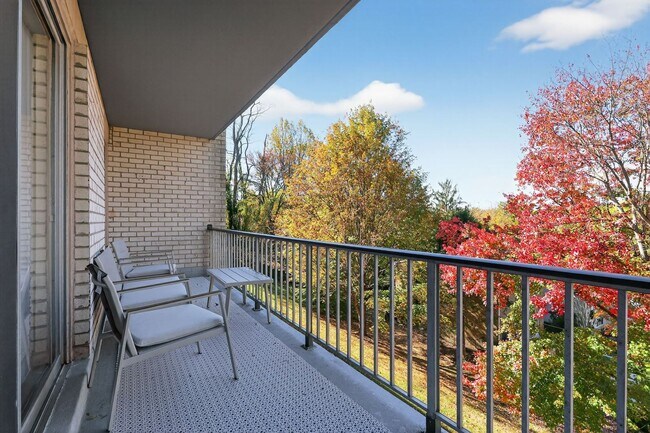 Building Photo - 2 bed 1 bath condo for rent in Rockville