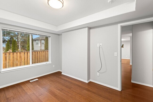 Building Photo - BETHANY 5 bedroom 3 full bath- Beaverton School District- Nike