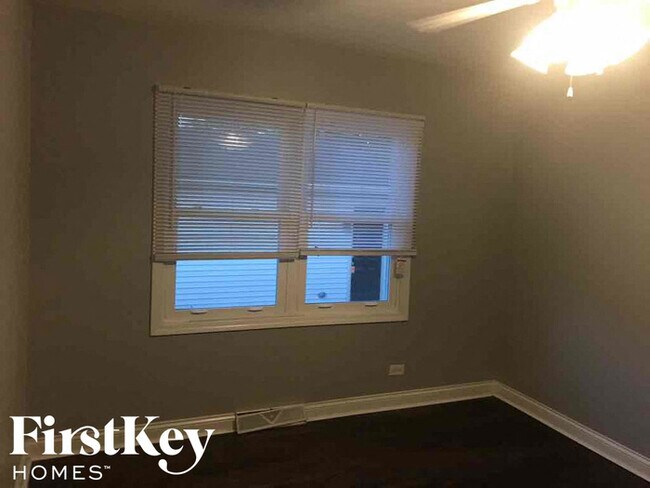 Building Photo - 16241 Lowell Ave