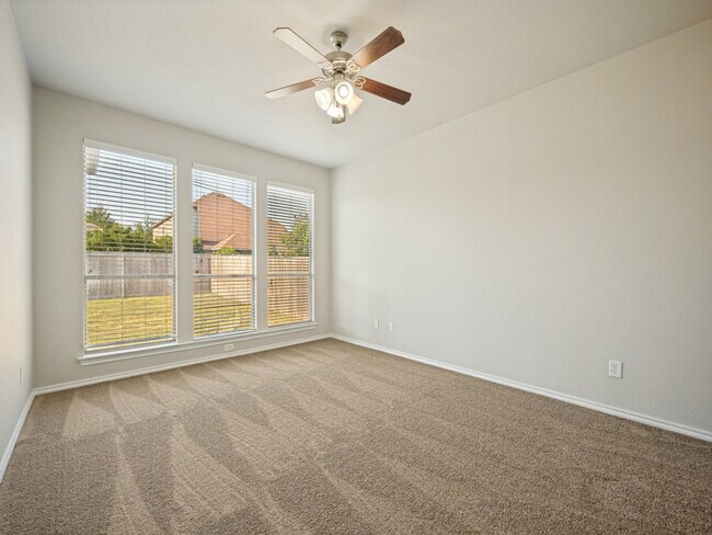 Building Photo - 3213 Hornbeam St