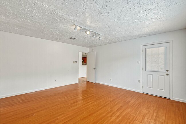 Building Photo - 16319 La Luna Dr