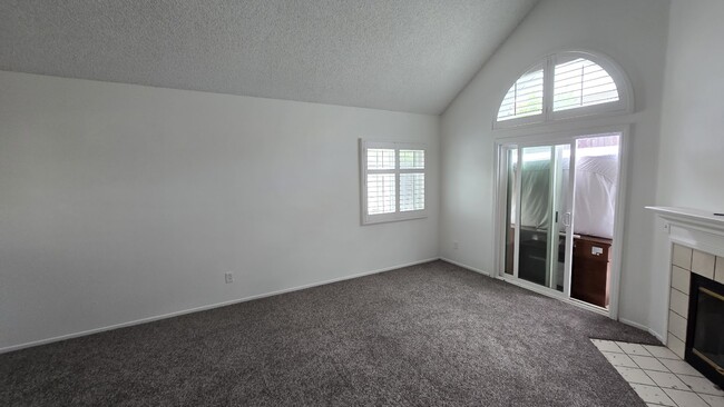 Building Photo - 10348 Rancho Carmel Dr