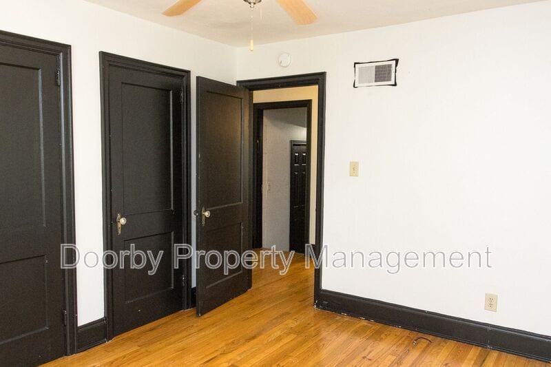 Building Photo - 219 Sequoia Dr