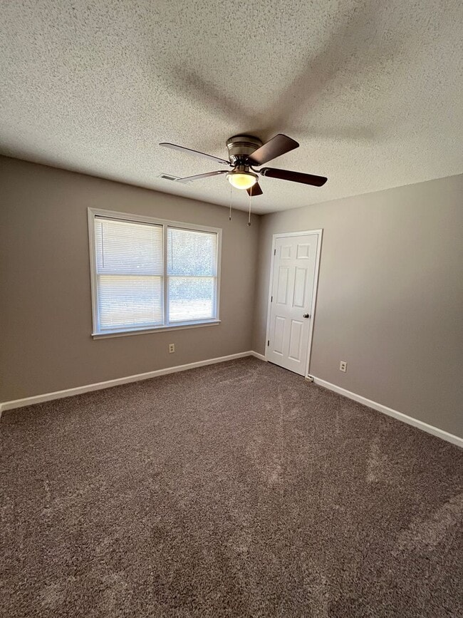 Building Photo - Your New Home in Meridianville!