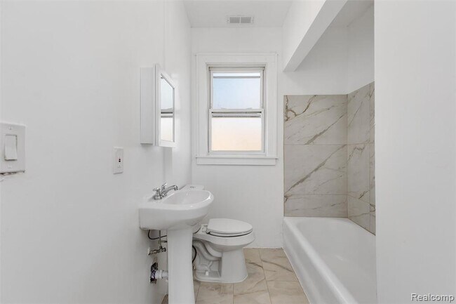 Building Photo - 3217 Elmhurst St