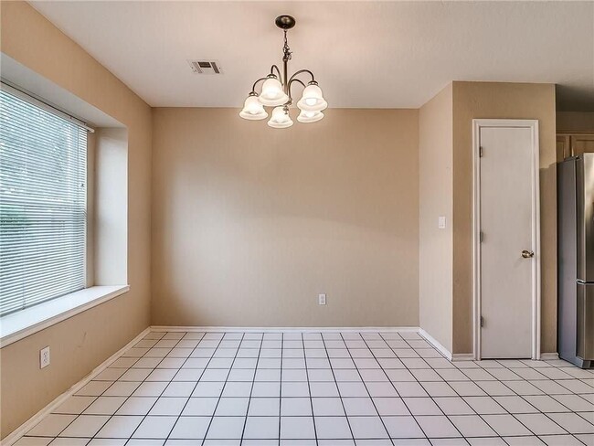 Building Photo - 5713 SE 85th St