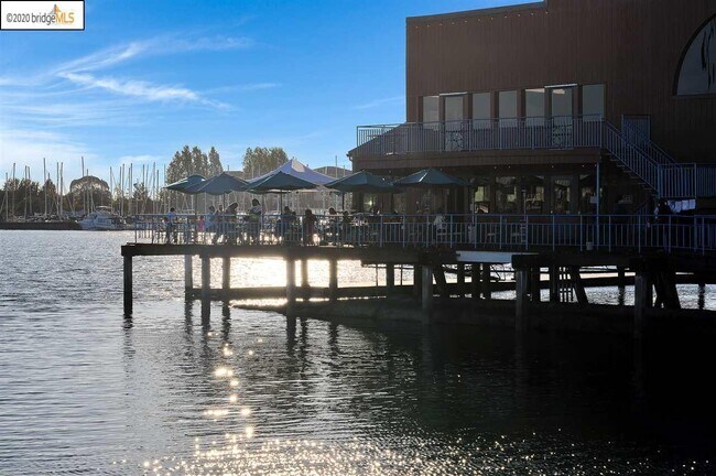 Building Photo - 3 Embarcadero W