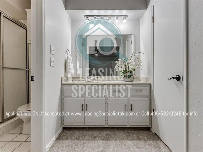 Building Photo - Stunning Yukon 3 Bed 2 Bath Home Available...