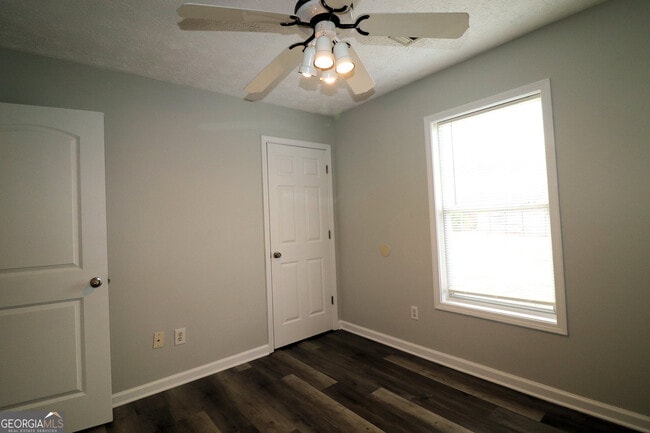 Building Photo - 18 Southwind Dr