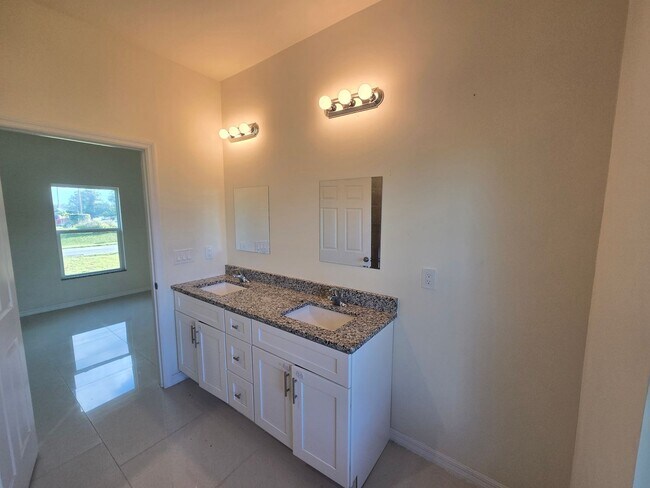 Building Photo - Great location, close to ST RD 82-Three be...