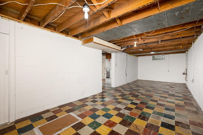 Building Photo - 708 Dwight St