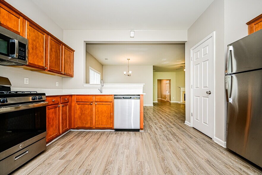 Building Photo - 512 Anglewood Trace
