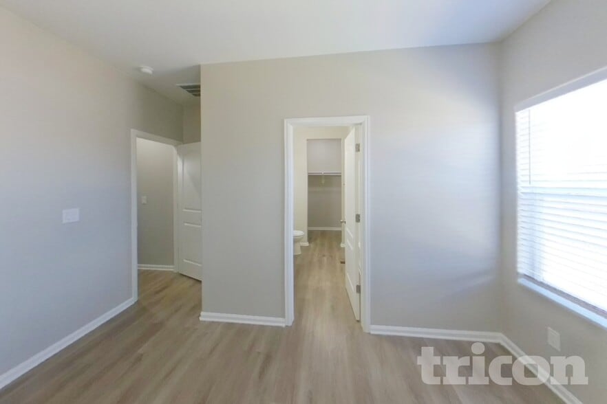 Building Photo - 6550 Phantom Way