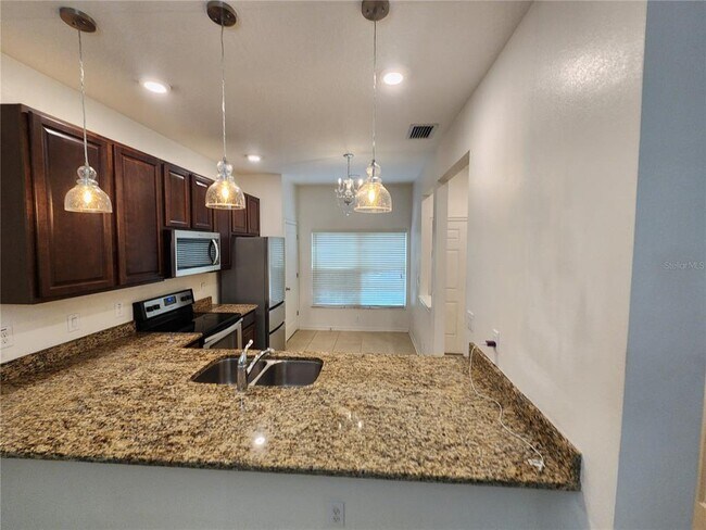 Building Photo - 1112 Hillhurst Dr
