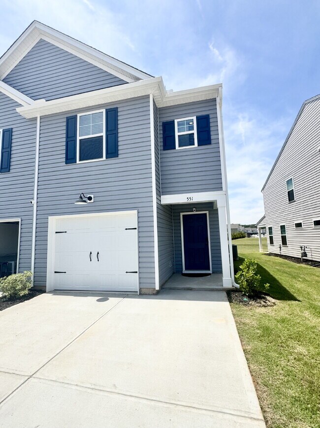Building Photo - Brand new townhome - Perfect for students or families