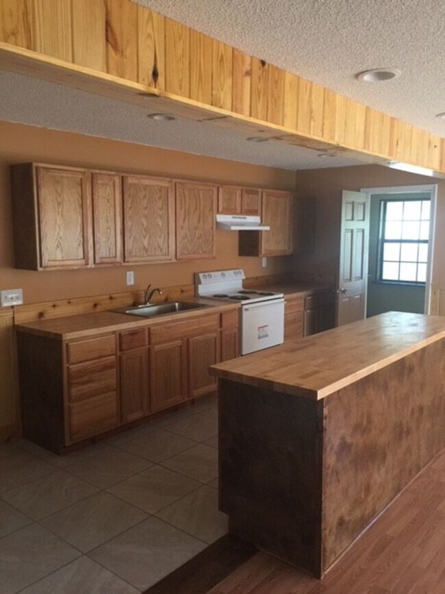 Building Photo - 210 Pineleaf Ln