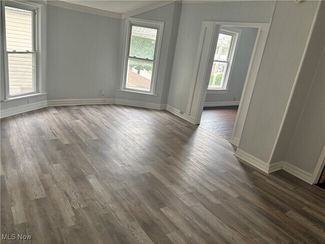 Building Photo - 2097 W 93rd St