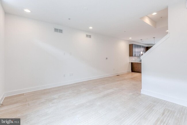 Building Photo - Northern Liberties Townhome with Parking