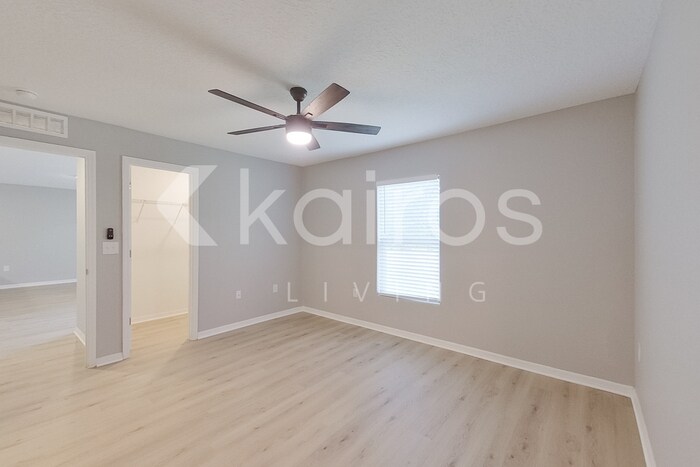 Building Photo - 8833 N Vienna Dr