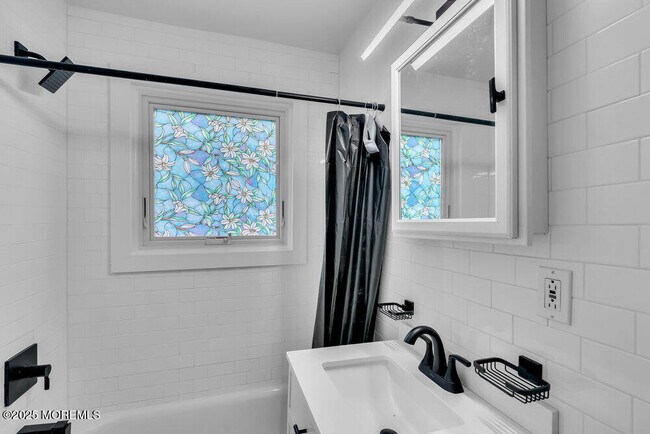 Building Photo - 407 Newark Ave