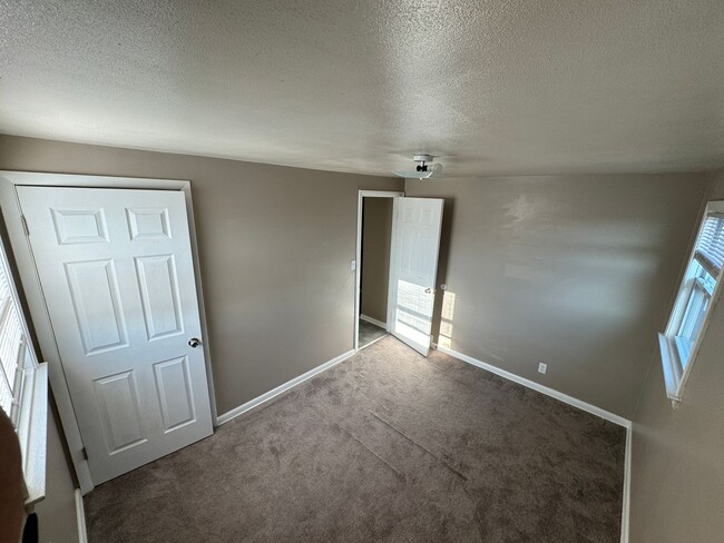 Building Photo - 8039-8041 W Beckett Ave