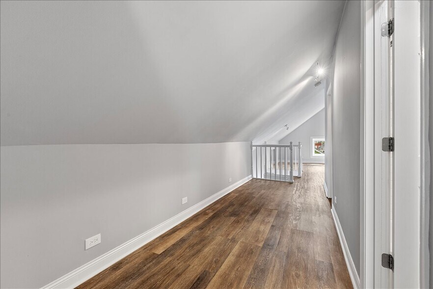Building Photo - 1752 W 21st Pl