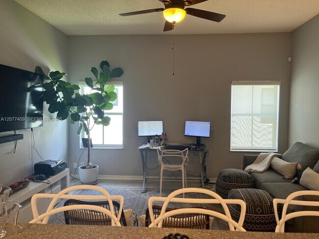 Building Photo - 761 Tanglewood Cir