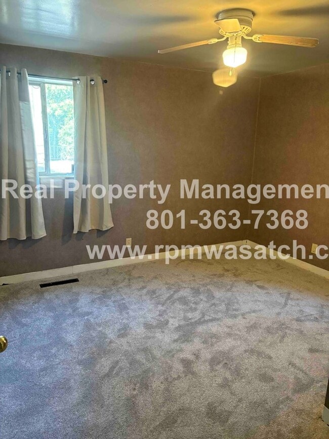 Building Photo - Check out This 2 Bedroom 1 Bathroom Salt L...