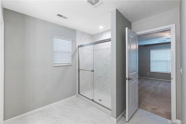 Building Photo - 225 Pointe Oakwood Way