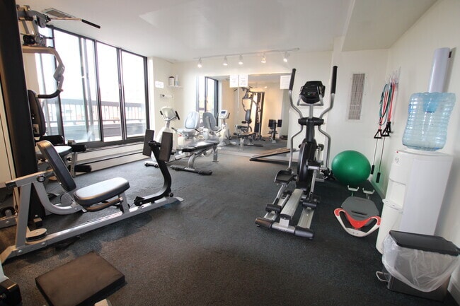 Building Photo - 85 Brainerd Rd