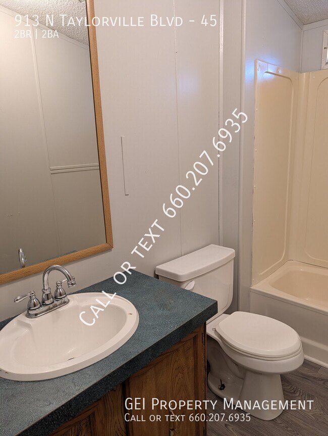 Building Photo - 913 N Taylorville Blvd