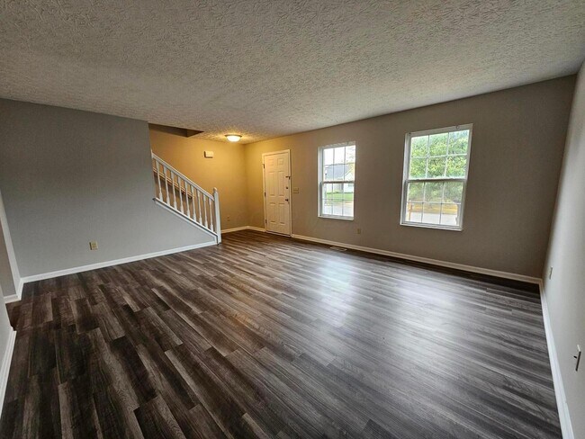 Building Photo - 5622 Blandon