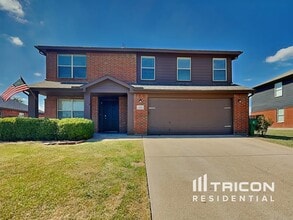 Building Photo - 210 Vivian Dr