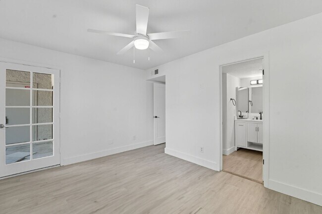Building Photo - Stunning 2-bedroom, 2-bathroom home in the...