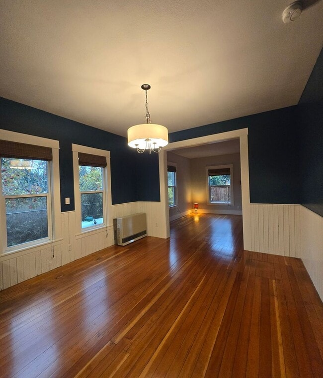 Building Photo - Charming 1920 Updated Vintage Home with ADU in the Heart of Port Hadlock!