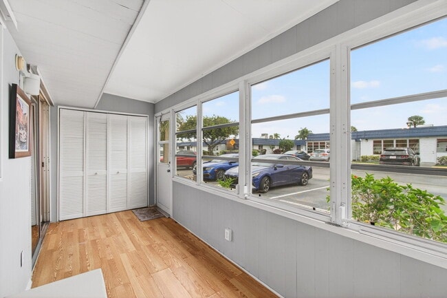 Building Photo - 213 Waterford Cresent