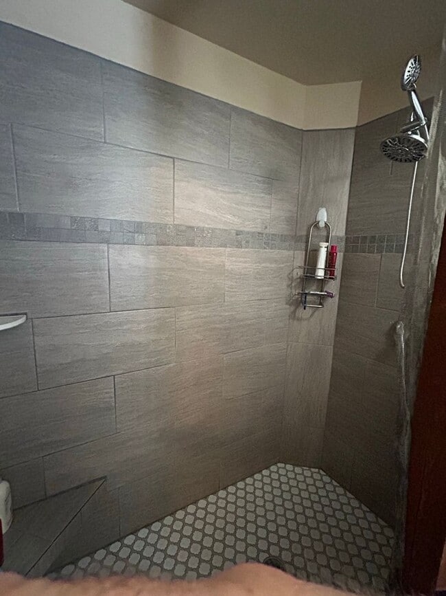 Building Photo - Fully furnished 3 bed 2 bath in Hamilton